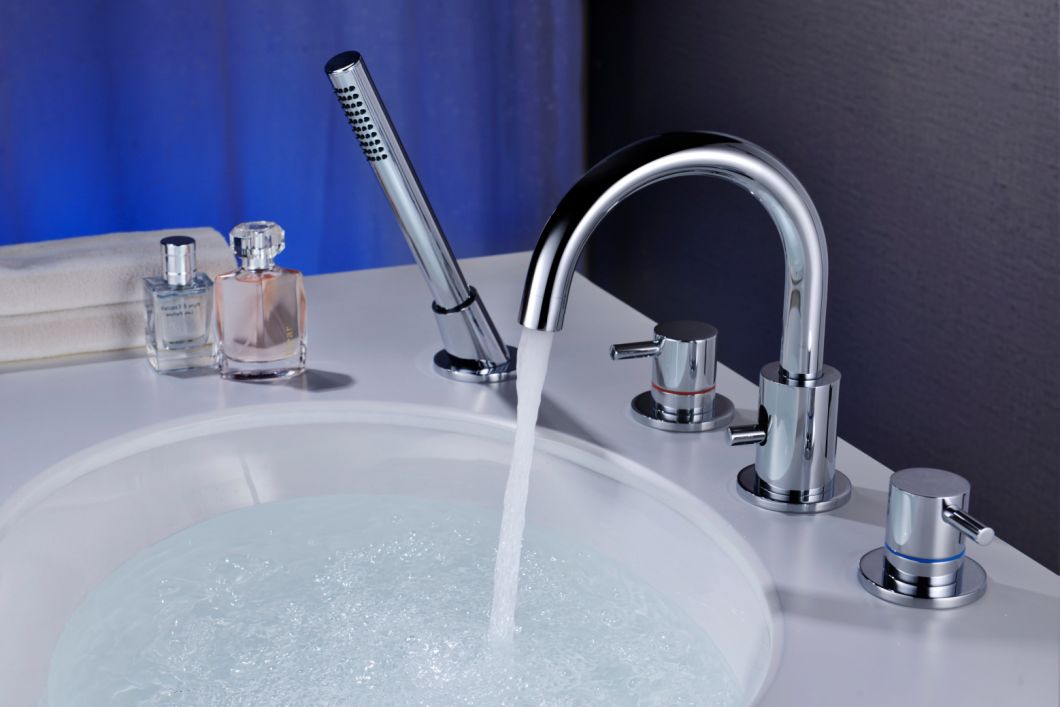 Grifo de ducha con lavabo de 4 orificios Grifo de ducha extra&iacute;ble