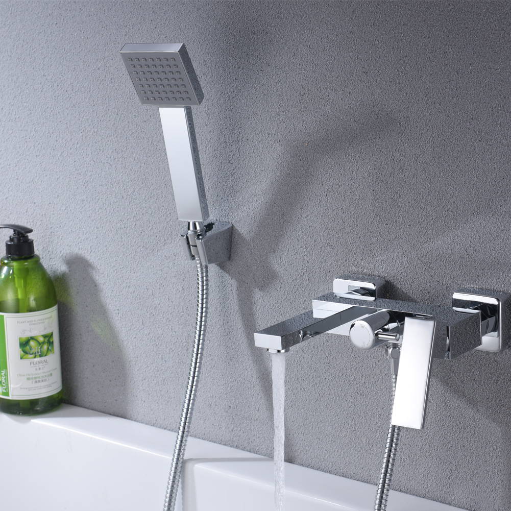 Grifo de ducha y ba&ntilde;era de pared con ducha