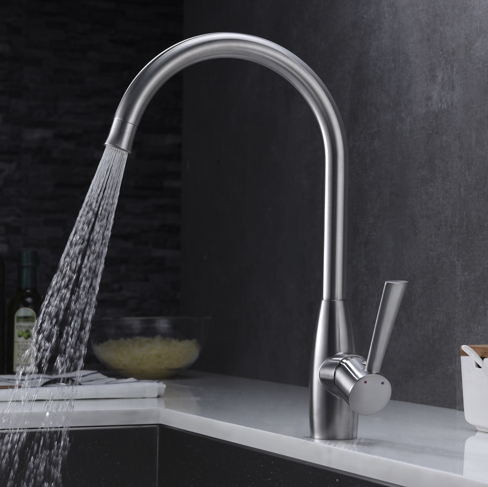 Grifo de cocina de dos funciones con grifos en modo chorro y chorro