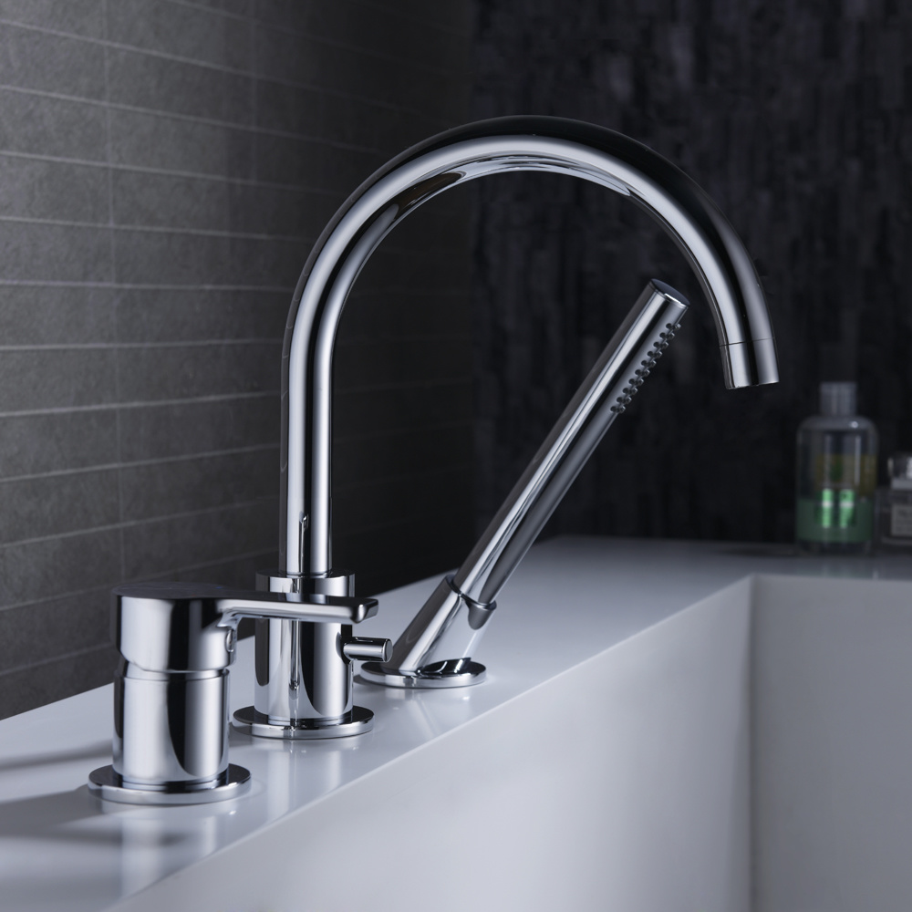 Llenador de grifo para ba&ntilde;era montado en cubierta de 3 orificios con cabezal de ducha