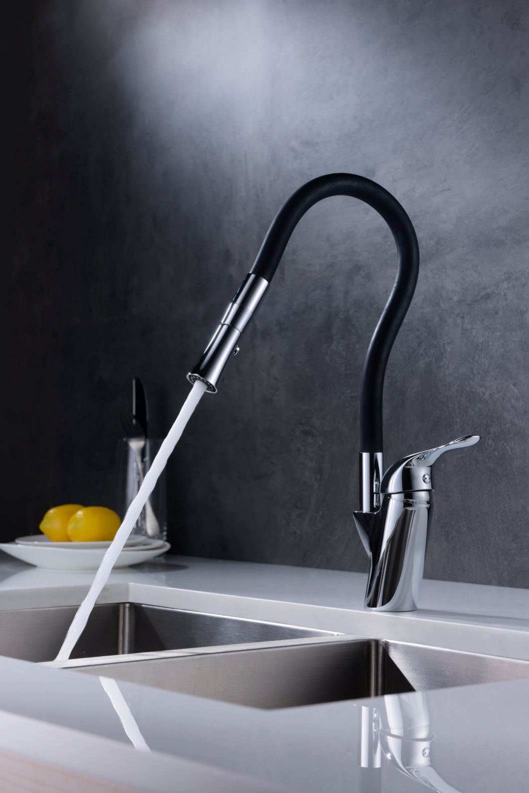 Grifo de cocina flexible Grifo de agua de manguera inteligente de alta calidad