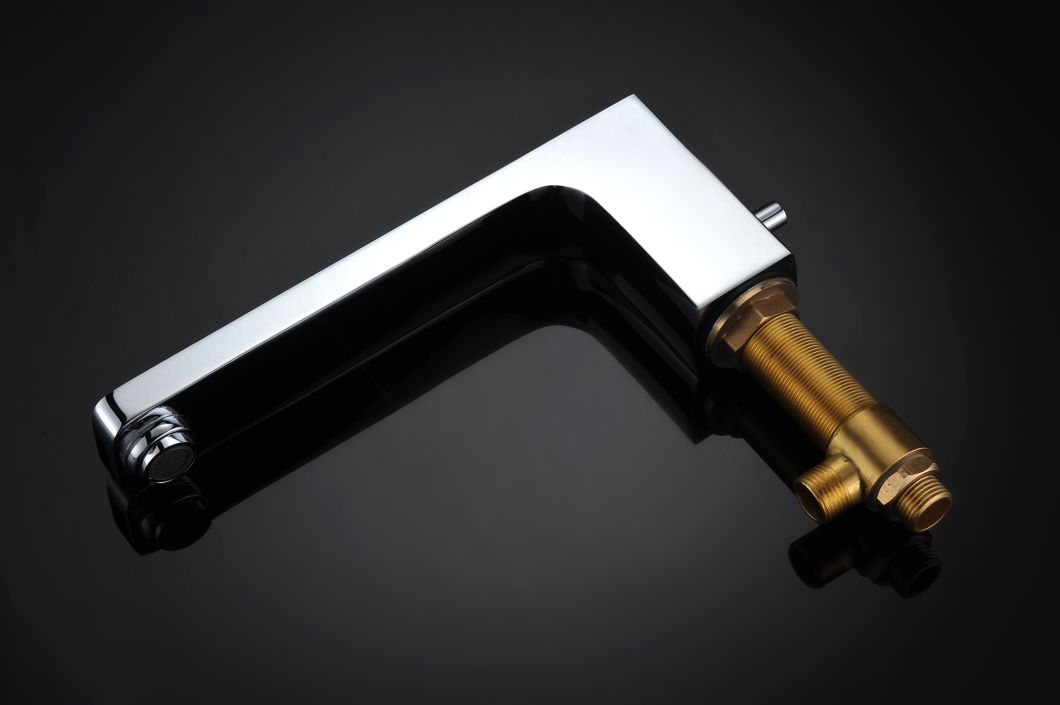 Juego de grifer&iacute;a para ba&ntilde;era con cabezal de ducha y lavabo con dise&ntilde;o cuadrado de 3 orificios