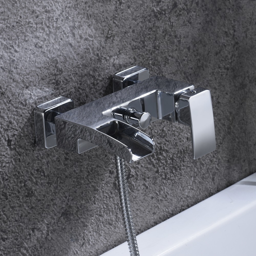 Grifo de pared para ba&ntilde;o y ducha con ca&ntilde;o en cascada y ducha