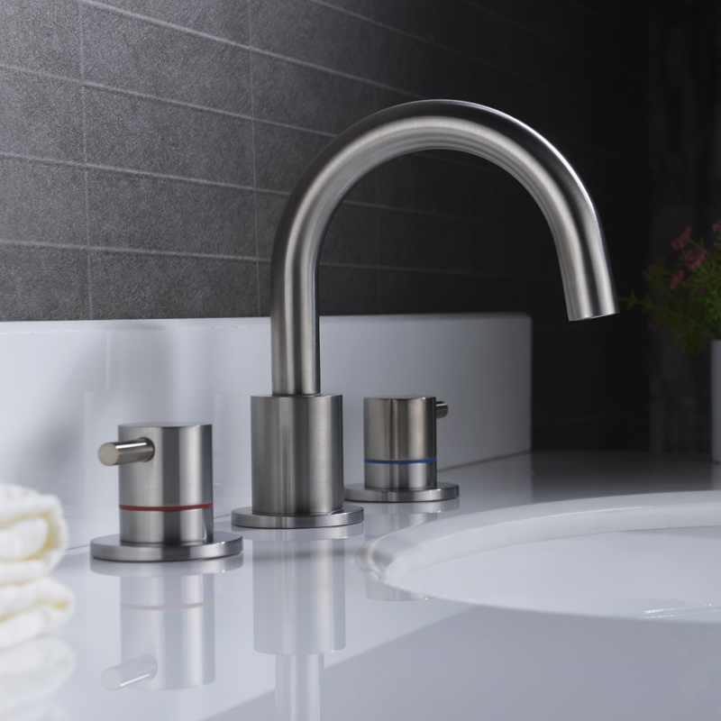 Grifo de ba&ntilde;o generalizado en n&iacute;quel cepillado, grifo de lavabo de 3 orificios