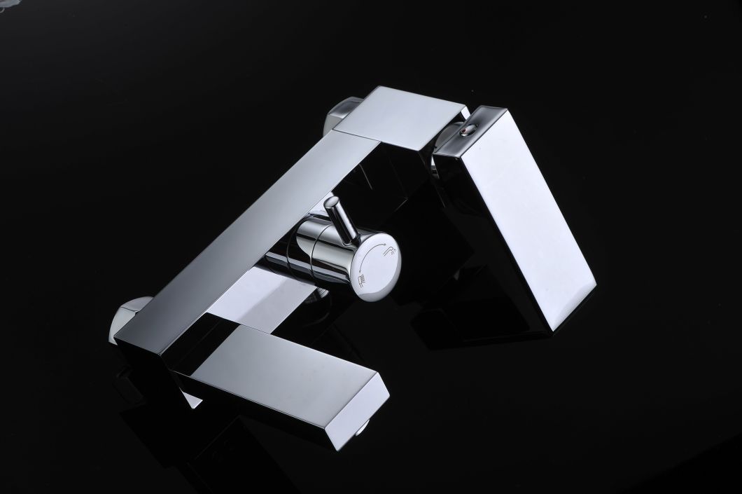 Grifo de ducha mezclador de agua de ba&ntilde;o de 3 v&iacute;as montado en la pared