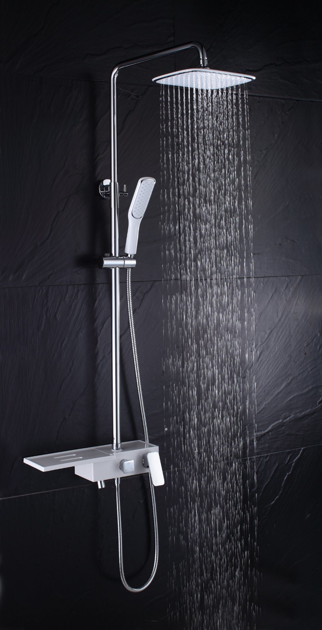 La tecnolog&iacute;a de inyecci&oacute;n de aire grifo de ducha de cromo cepillado para ba&ntilde;o