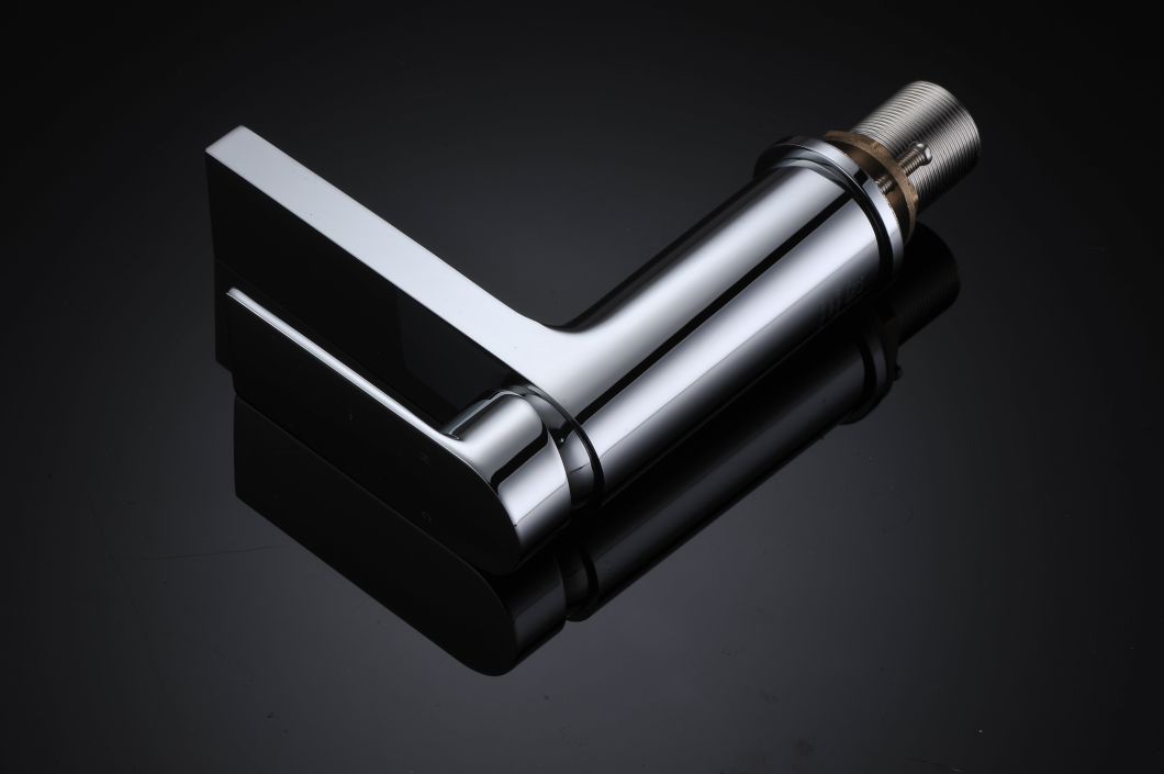 Grifo para grifo de ba&ntilde;o con placa cromada de un solo orificio