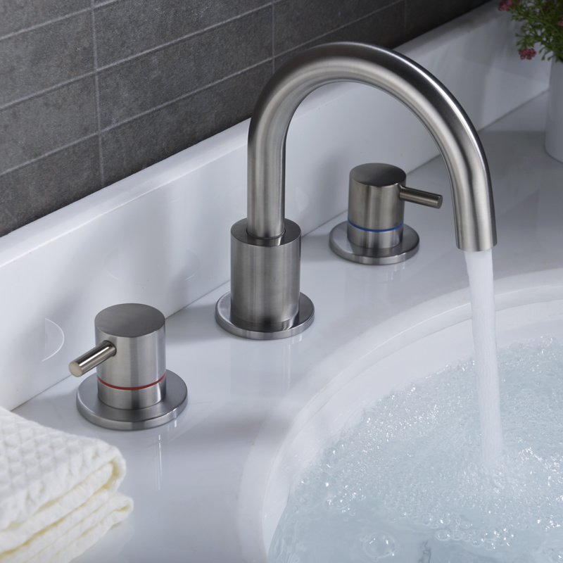 Grifo de ba&ntilde;o generalizado en n&iacute;quel cepillado, grifo de lavabo de 3 orificios