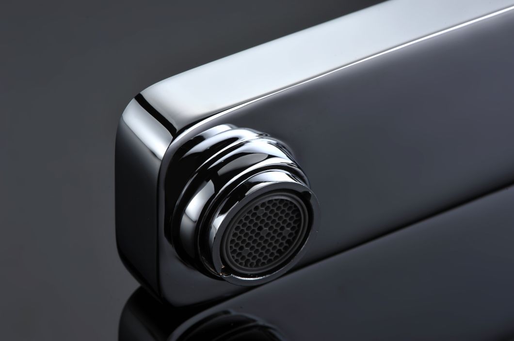 Juego de grifer&iacute;a para ba&ntilde;era con cabezal de ducha y lavabo con dise&ntilde;o cuadrado de 3 orificios